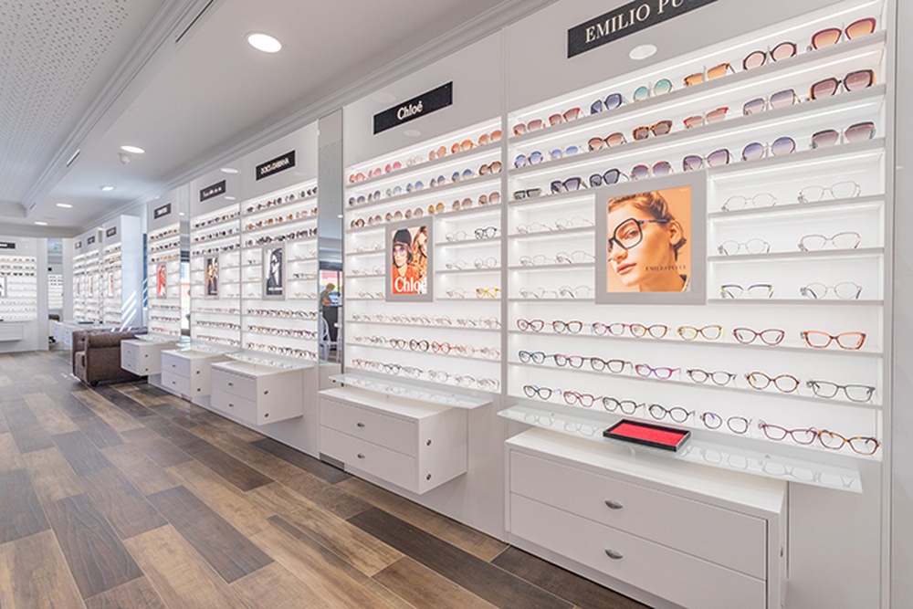 Opticien Opticien LE ROBERT - Optical Center - Optical Center - Uw ...