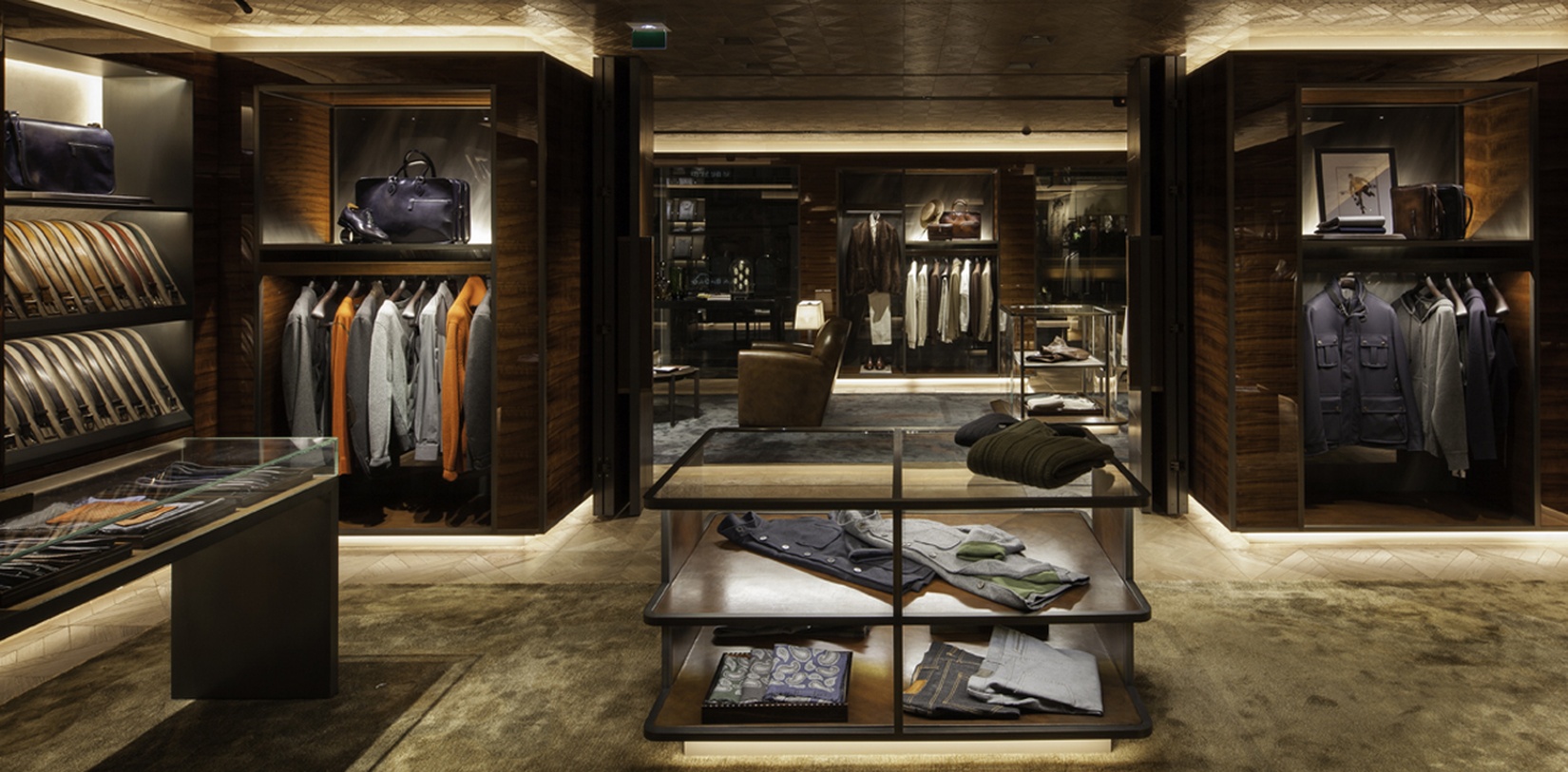 BERLUTI Paris Faubourg Saint-Honoré: bespoke shoes and leather goods in ...