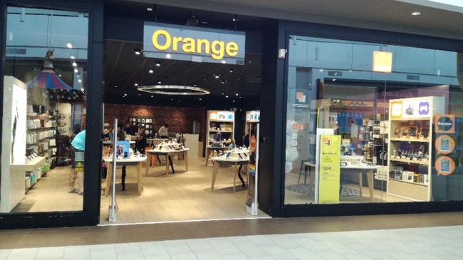 Boutique Orange Saran