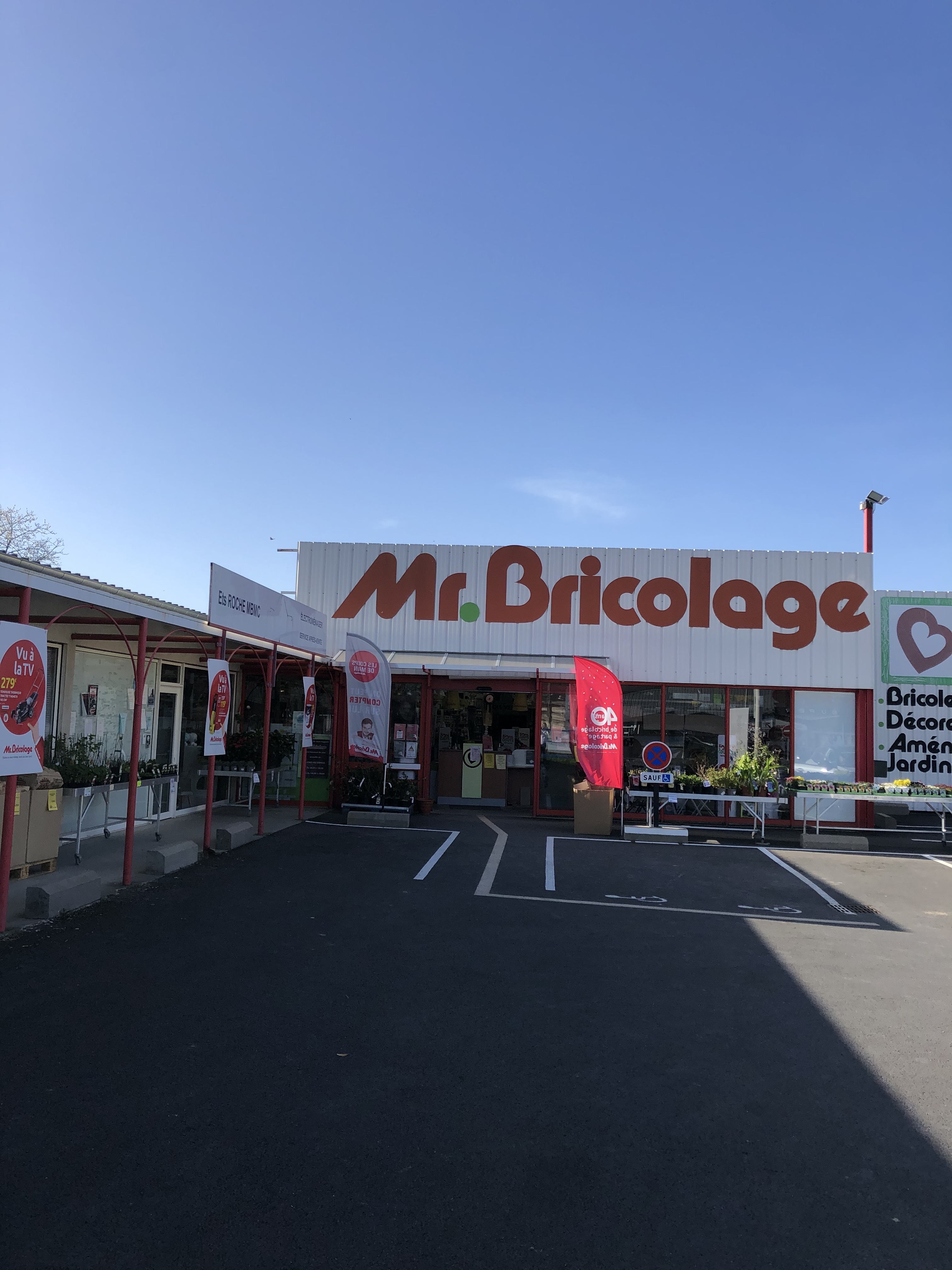 Photo officielle de Mr.Bricolage Mayet de Montagne