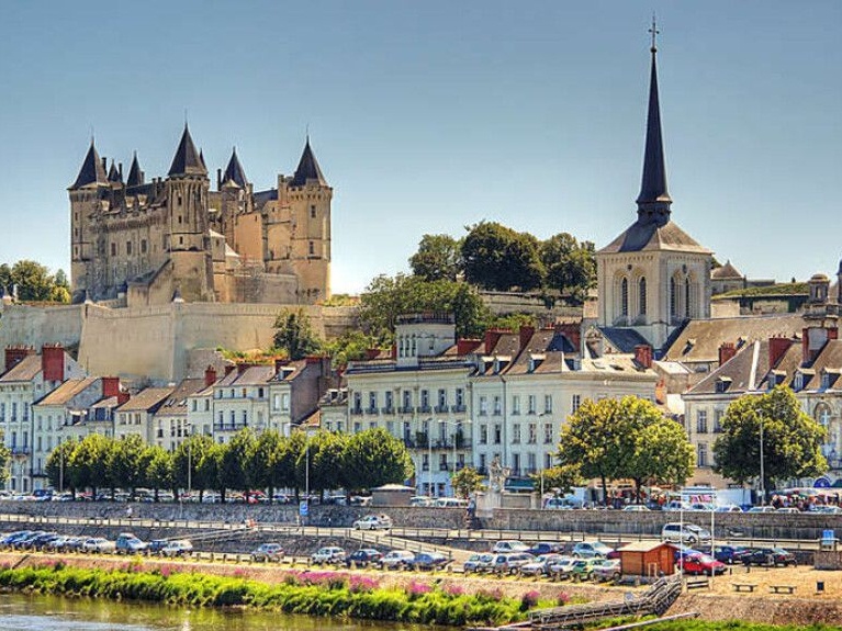 Entre Loire, troglo et bulles fines… Saumur vous attend 🍷